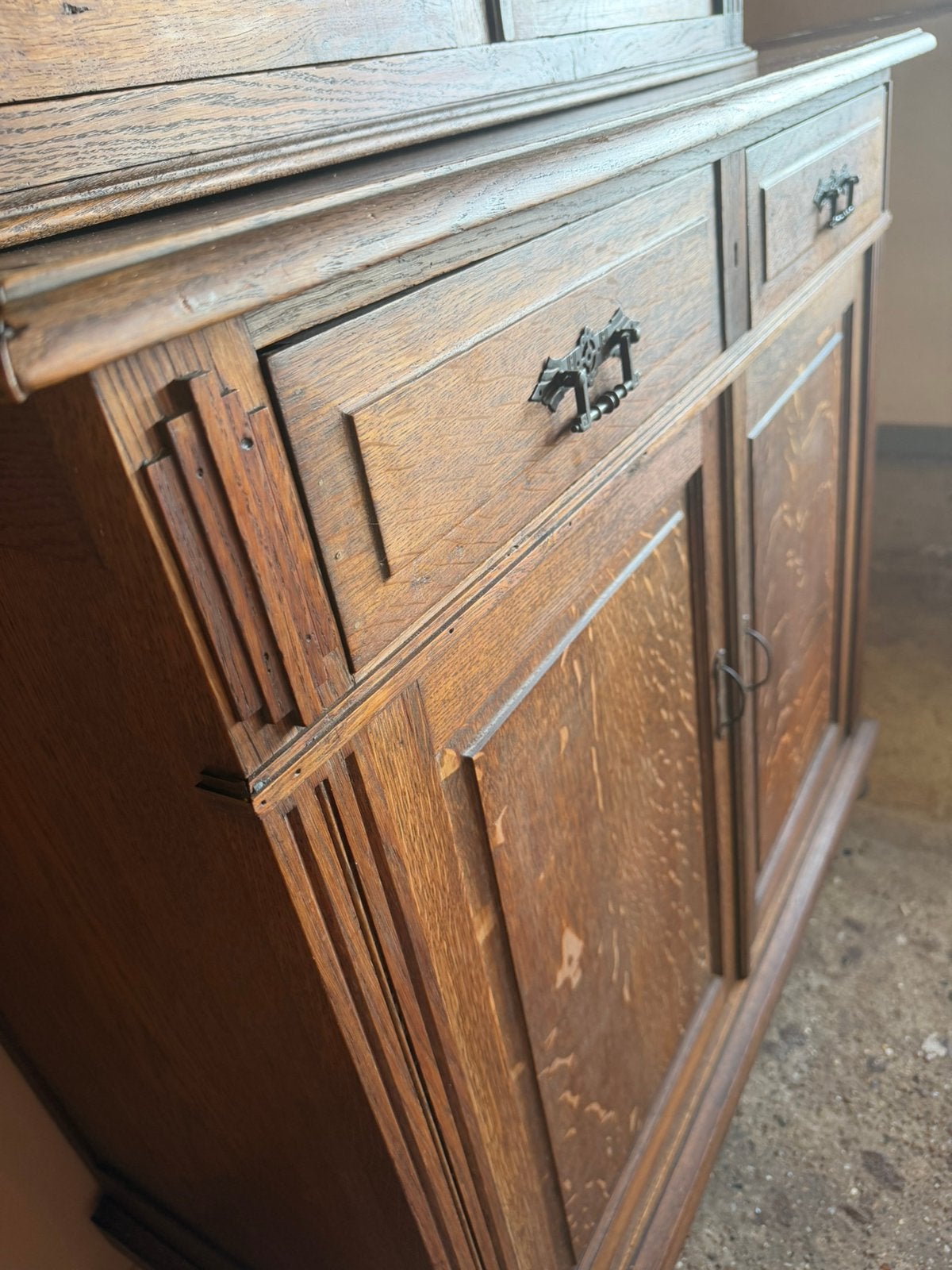 Antieke houten buffetglas met origineel hamerslagglas, Huis en Inrichting, Kasten | Buffetkasten, Ophalen, Gebruikt, 200 cm of meer