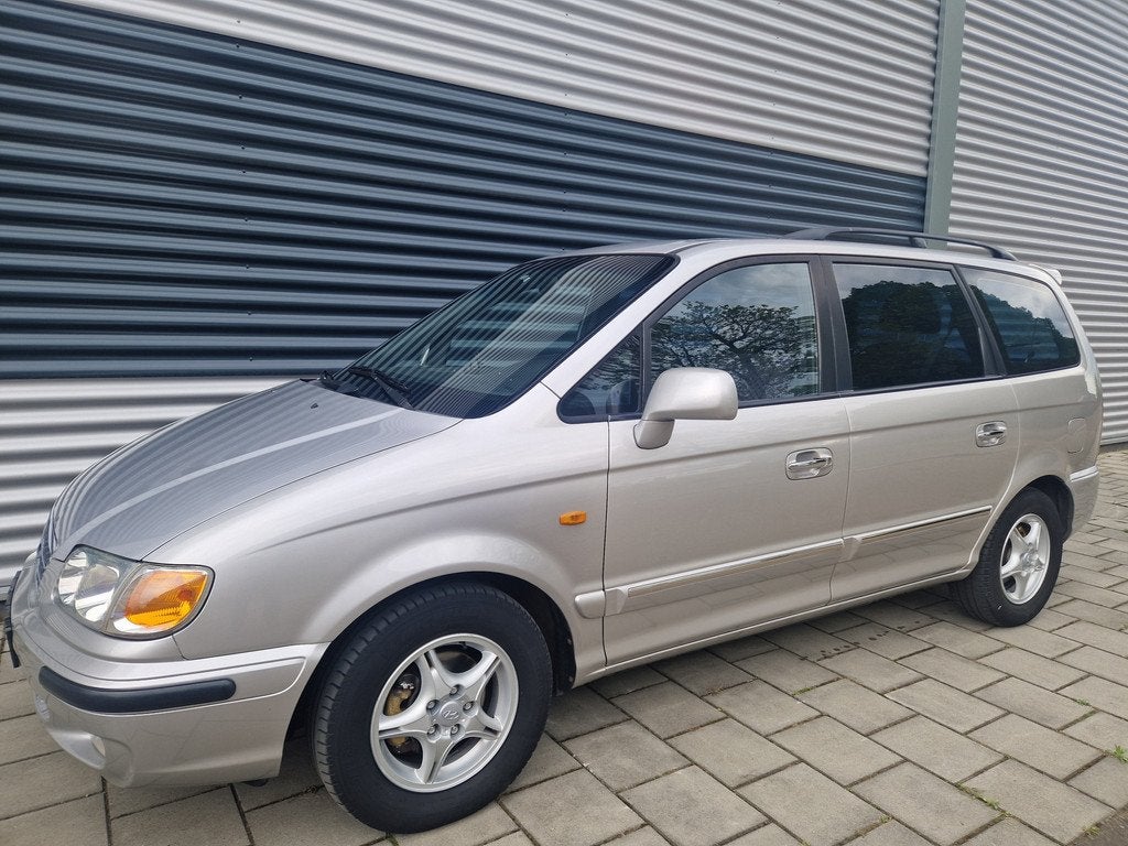 Hyundai Trajet 2.0i-16V Silver Edition 7 persoons , climatro, Voorwielaandrijving, 700 kg, 7 stoelen, Handgeschakeld