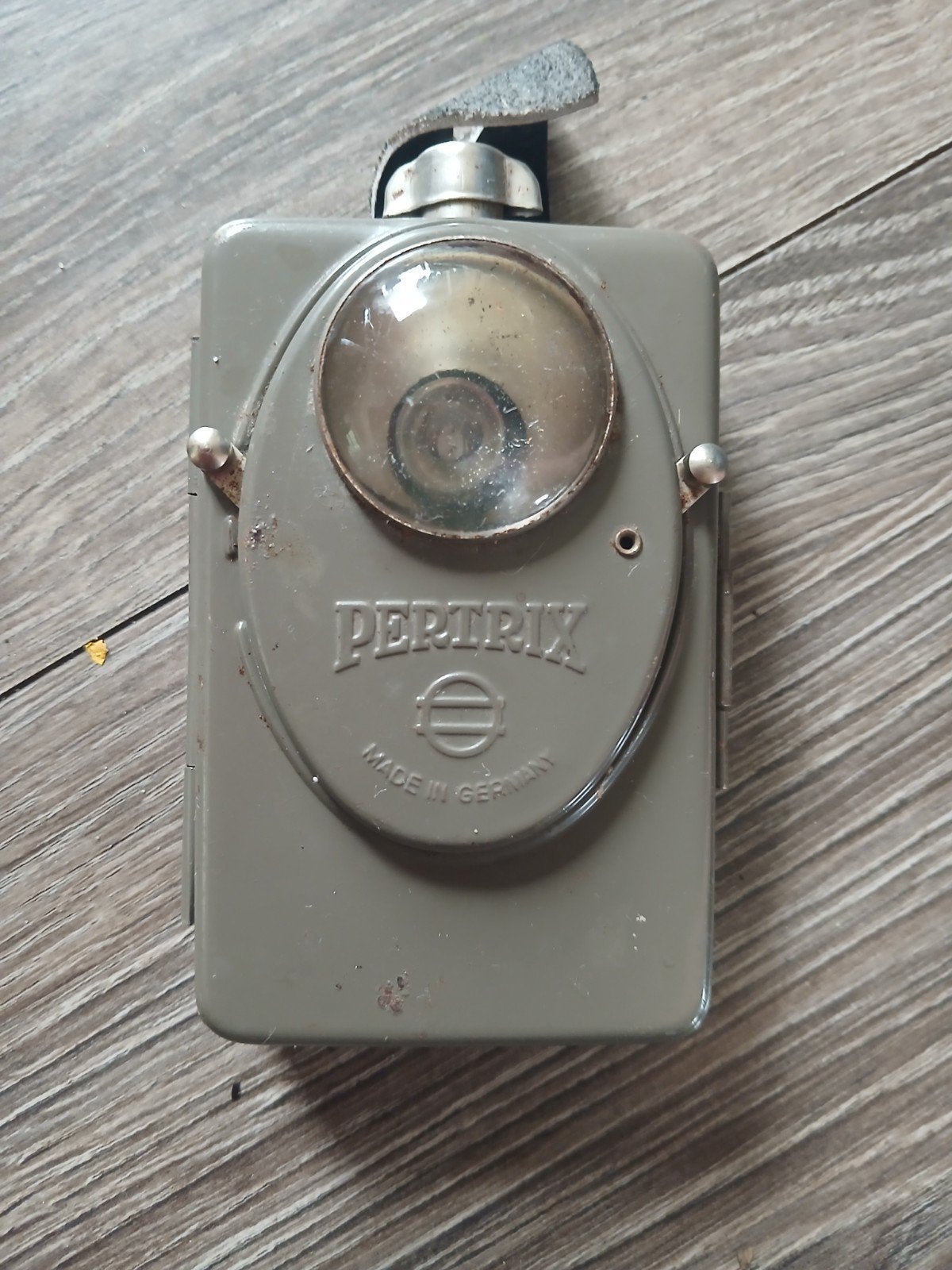 pertrix zaklamp herkomst Duitsland model 667, Ophalen, Batterij
