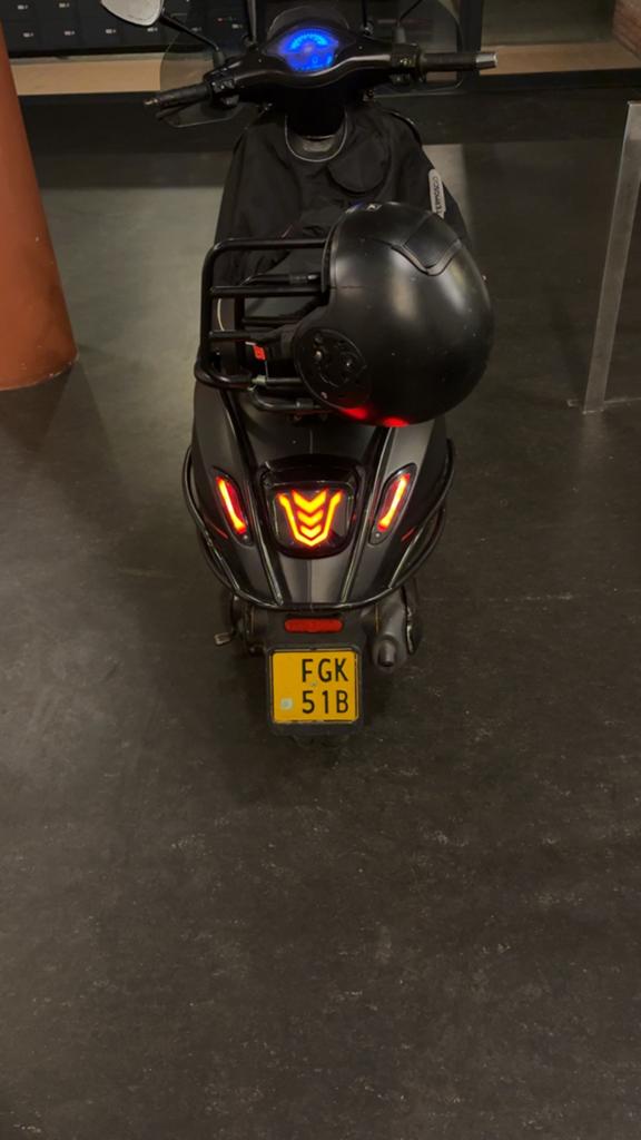 Vespa Sprint Mat Zwart - Goed Onderhouden, Ophalen, Gebruikt, Benzine, Vespa