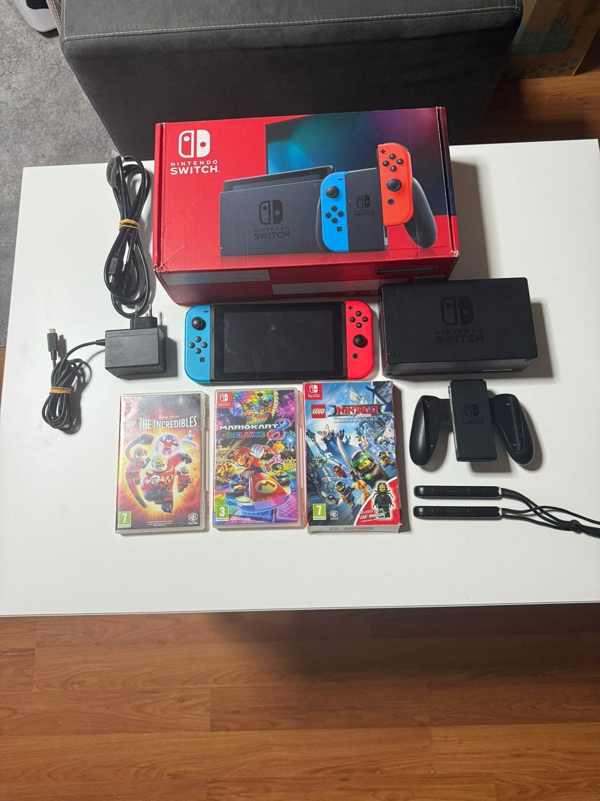 Nintendo Switch V2 + Mario Kart 8 Deluxe & Accessoires, Spelcomputers en Games, Racen en Vliegen, Ophalen of Verzenden, Zo goed als nieuw