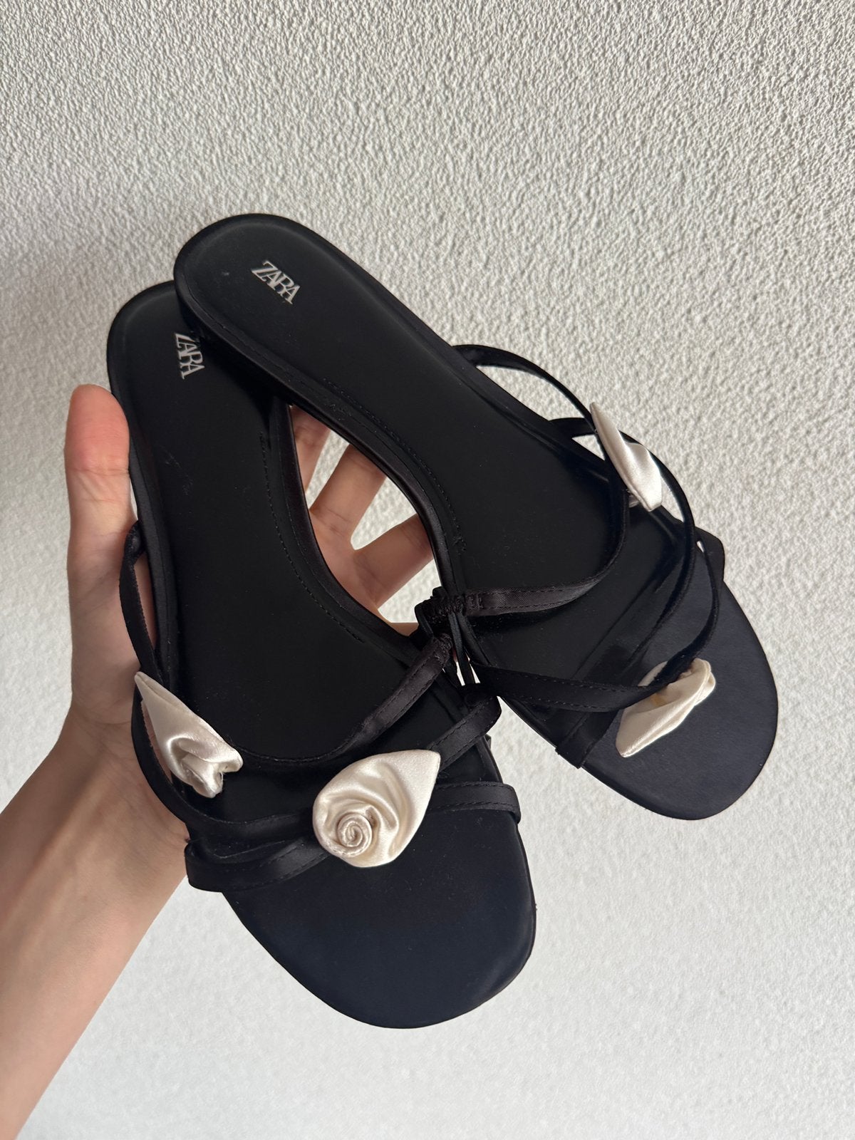 Zara zwarte sandalen slippers met bloemen, Zwart, Zara, Nieuw, Zara