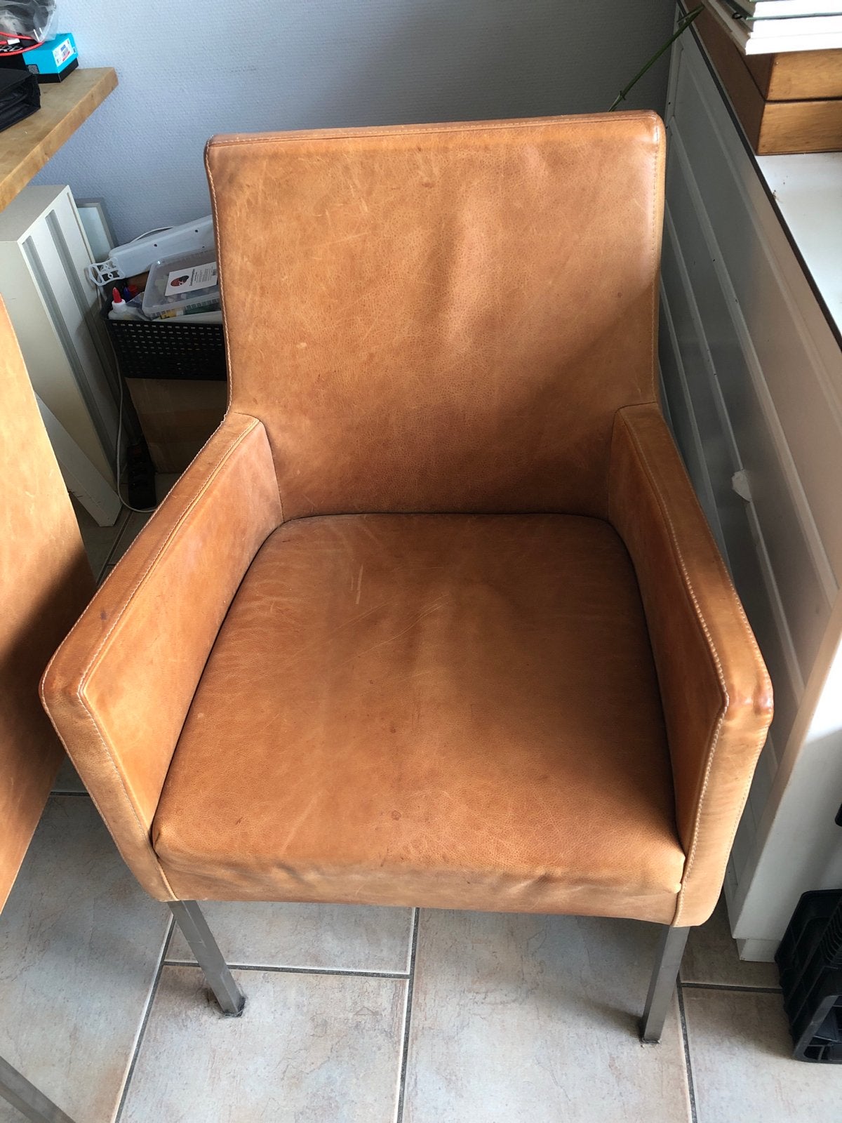 4 Nomada leren stoelen met metalen poten, Huis en Inrichting, Gebruikt, Bruin, Leer, Ophalen of Verzenden