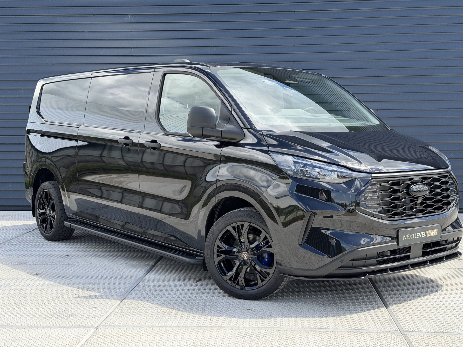 Ford Transit Custom 300 2.0 TDCI L2H1 Trend Navi | Camera |, Auto's, Bestelauto's, Voorwielaandrijving, 136 pk, Gebruikt, 4 cilinders