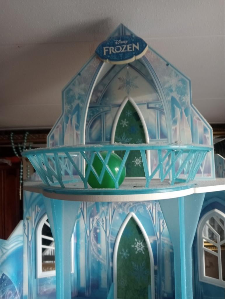 Disney Frozen Poppenhuis - Zo goed als nieuw, Ophalen of Verzenden, Zo goed als nieuw, Poppenhuis