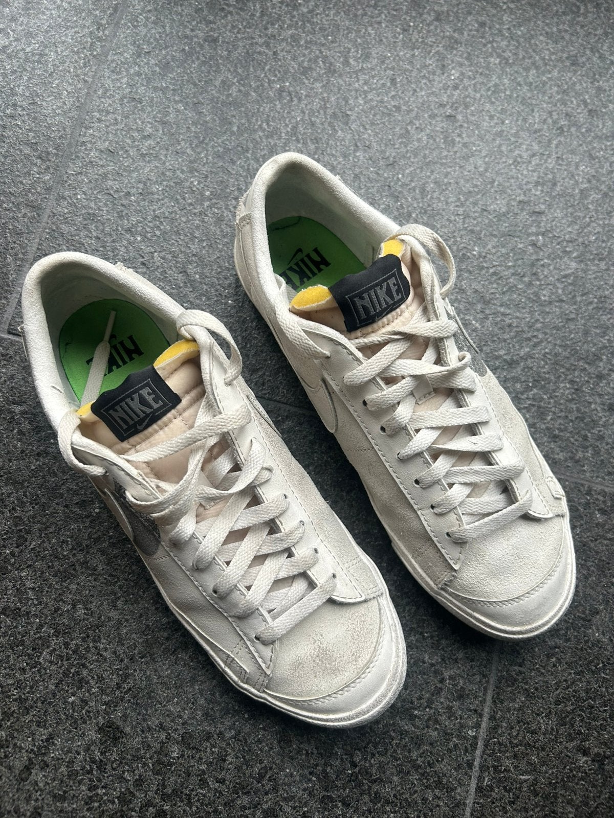 Nike sneakers gympen vlakke lichte witte zool maat 44, Ophalen of Verzenden, Zo goed als nieuw, Overige kleuren