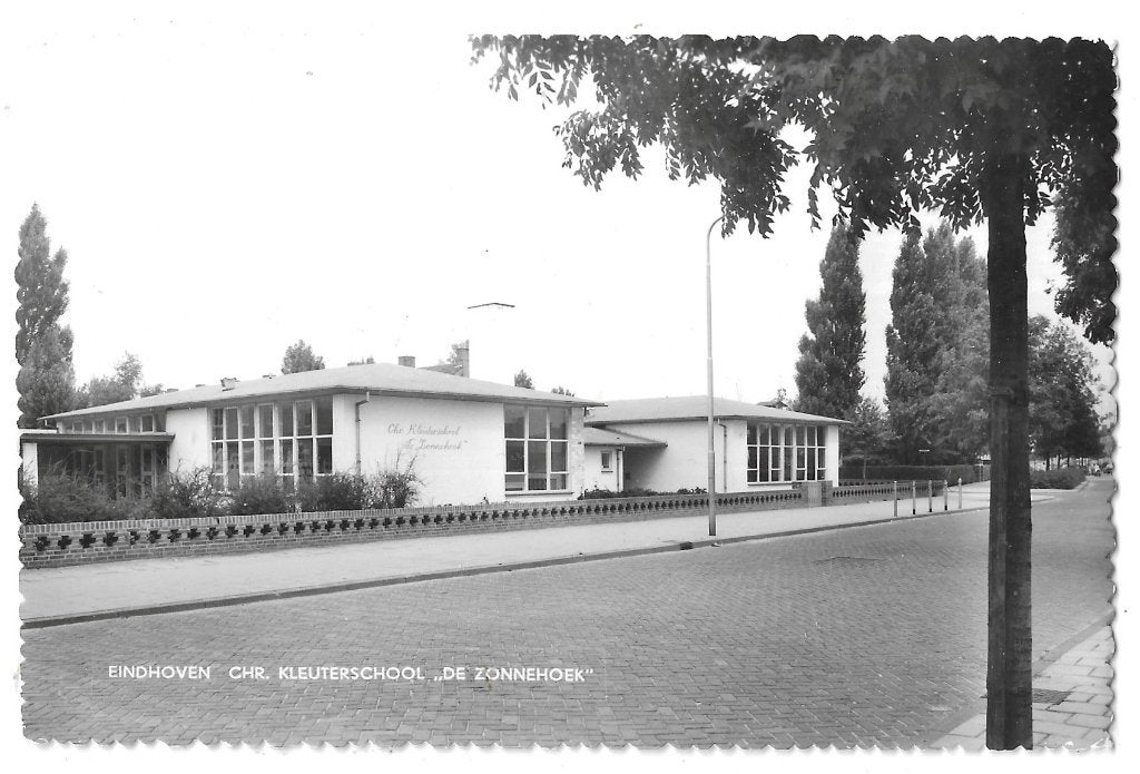 AK Eindhoven - Chr. Kleuterschool "De Zonnehoek", Verzenden, 1960 tot 1980, Ongelopen, Noord-Brabant