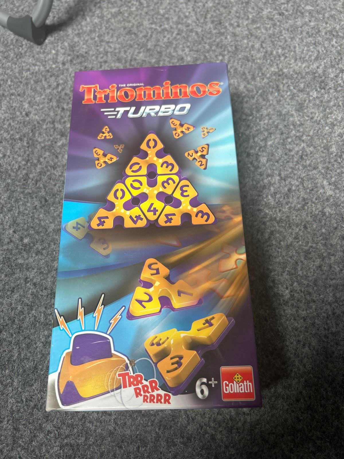 Triominos Turbo - Het snelle driehoekige dominospel, Een of twee spelers, Ophalen of Verzenden, Zo goed als nieuw