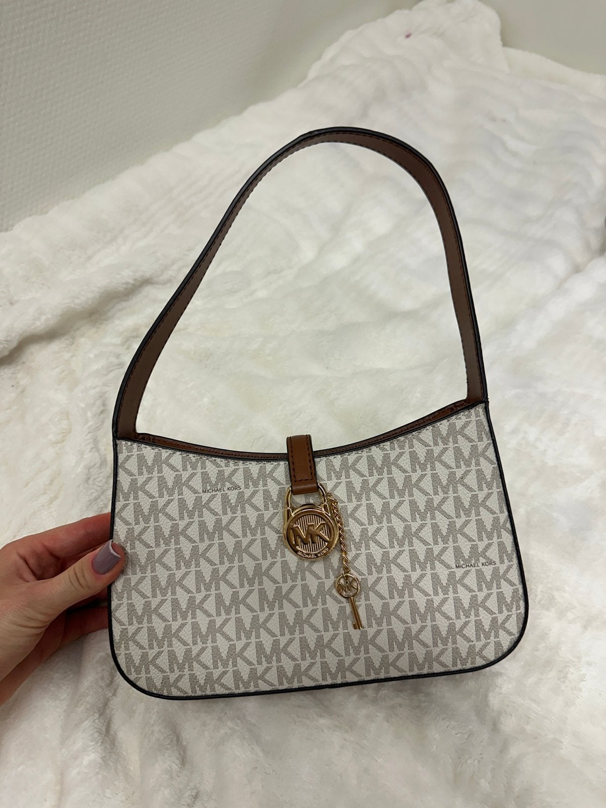 Michael Kors Schoudertasje  nieuw, Sieraden, Tassen en Uiterlijk, Tassen | Damestassen, Ophalen of Verzenden, Zo goed als nieuw