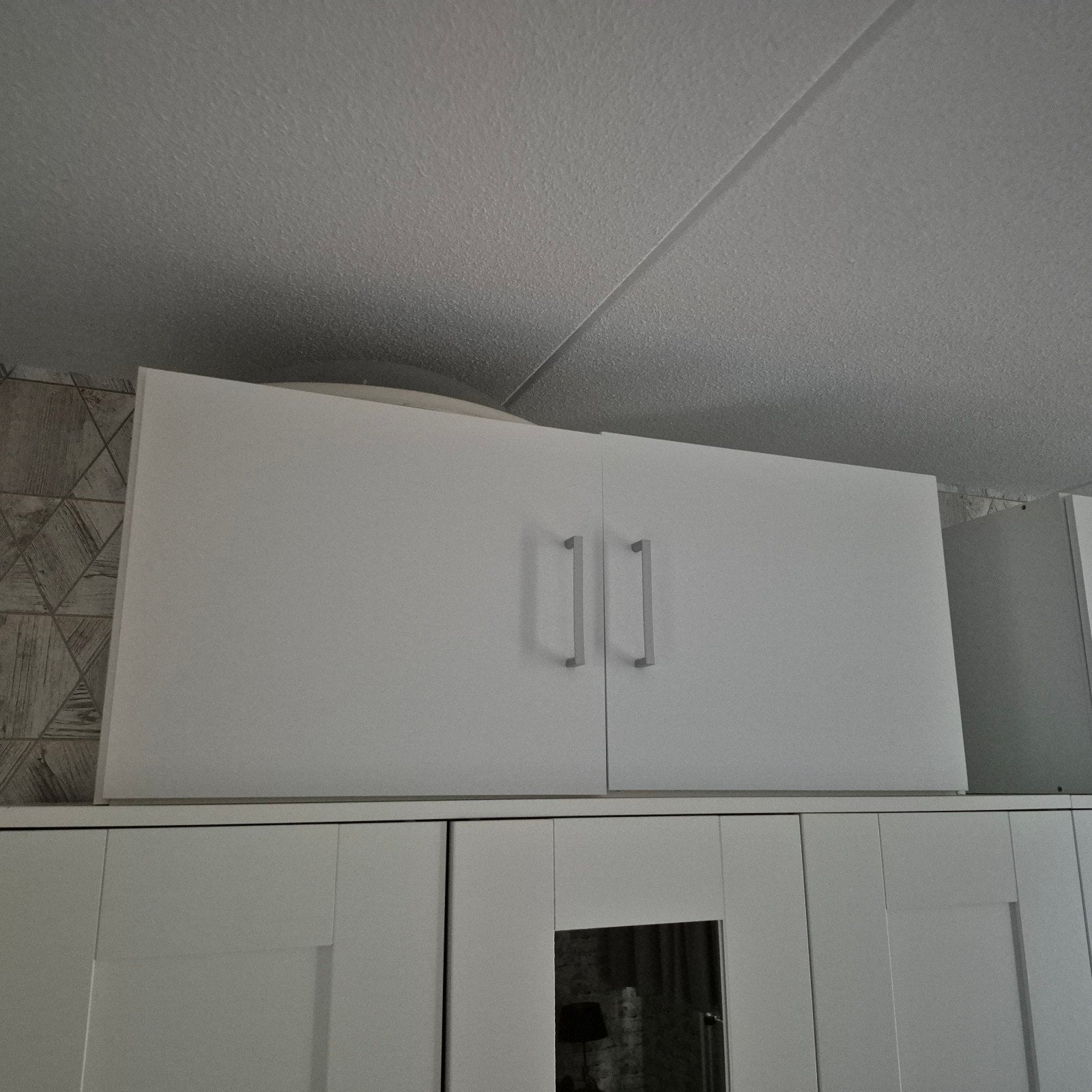 Witte bovenkastjes met deuren., Ophalen, 100 tot 150 cm, Zo goed als nieuw, Minder dan 100 cm