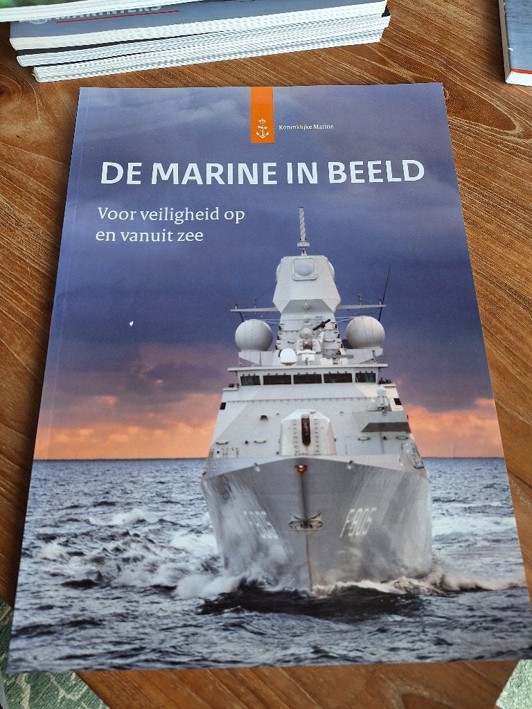 De Marine in Beeld & Riverine Operations (2 boeken), Gelezen, Ophalen of Verzenden, 1945 tot heden, Diverse auteurs
