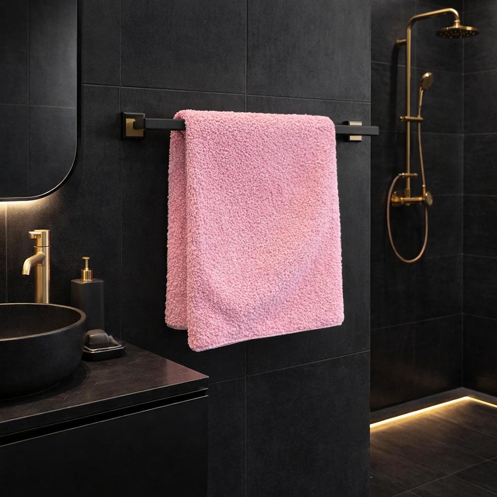 roze badhanddoek 130 x 65 cm, Ophalen of Verzenden, Zo goed als nieuw, Roze, Handdoek