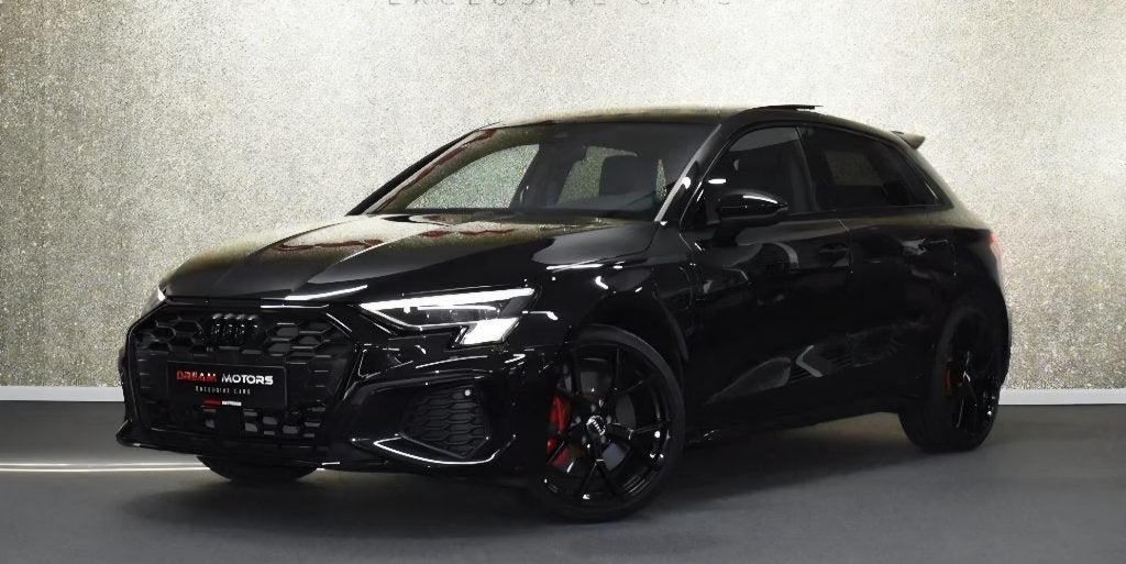 Audi A3 45 Tfsi e 245pk S line competition 2022 Zwart Rs3 S3, Auto's, Audi, Dealer onderhouden, Zwart, 4 cilinders, Zwart