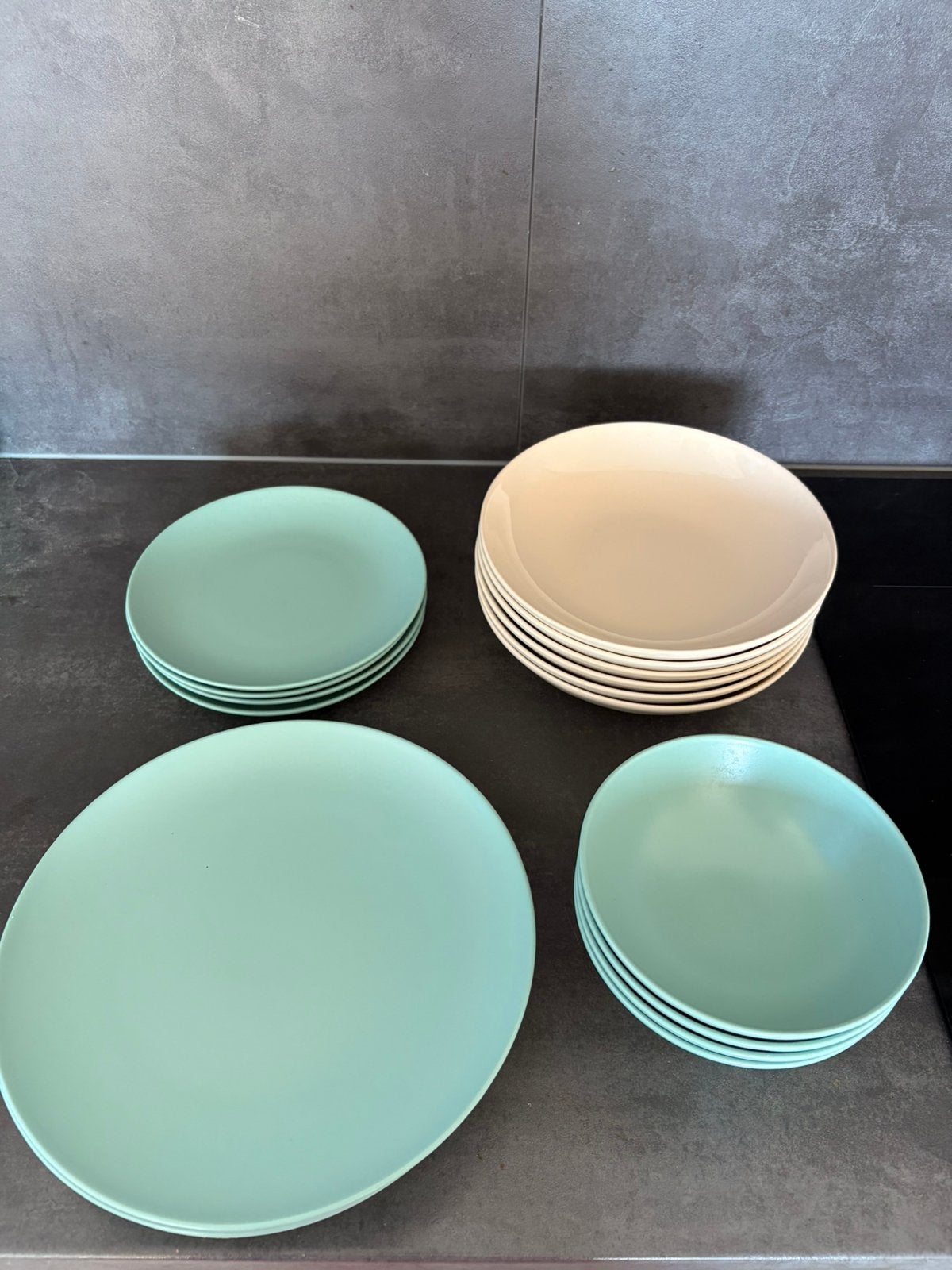 IKEA 18-Piece Dinnerware Set – Green & Cream – UNUSED, Ophalen, Zo goed als nieuw, Overige stijlen, Kop(pen) en/of Schotel(s)