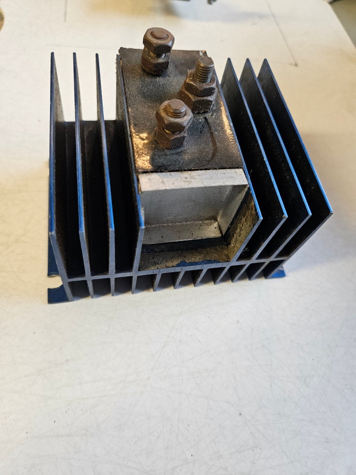 Isolator Model 702, Gebruikt