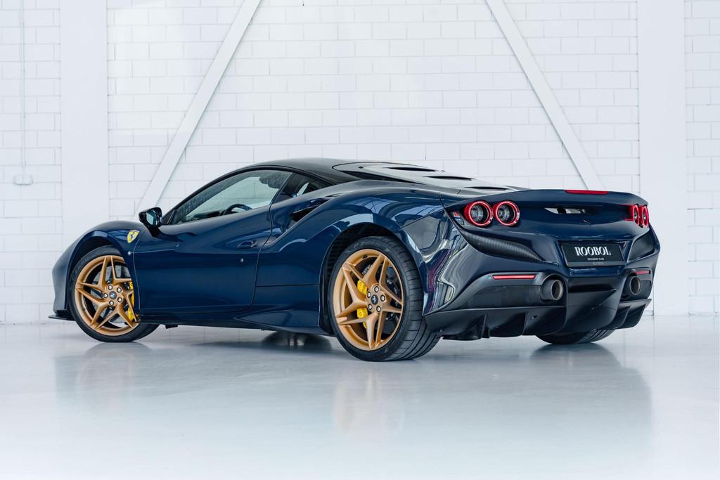 Ferrari F8 Tributo 3.9 V8 HELE | Carbon | Ferrari Shield | B, Auto's, Ferrari, Automaat, 1505 kg, Zwart, 719 pk