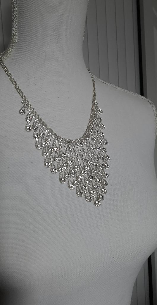 GALA STRASSKETTING KERSTBAL HALSCOLLIER OORSTEKERS KERSTGALA, Overige materialen, Ophalen of Verzenden, Zo goed als nieuw, Zilver