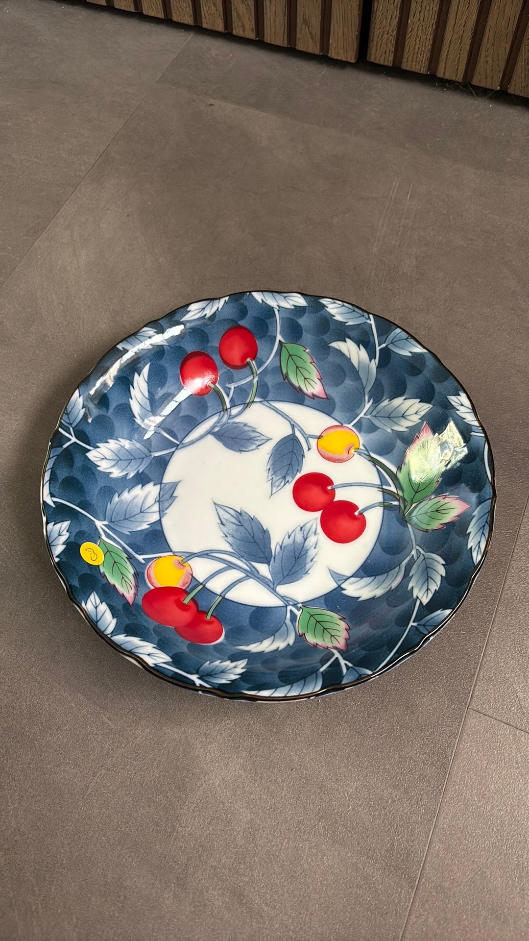 Vintage bord met kersenmotief, Antiek en Kunst, Antiek | Keramiek en Aardewerk, Ophalen of Verzenden