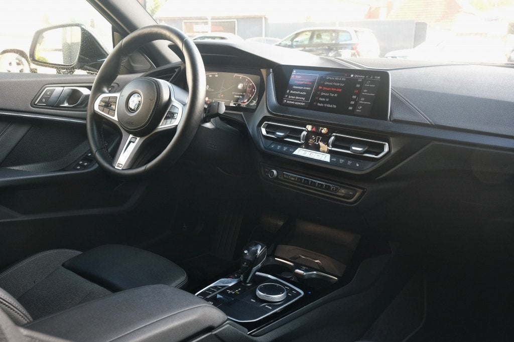 Bmw 2-serie Gran Coupé 218i High Executive, Auto's, Automaat, Dealer onderhouden, Gebruikt, 1350 kg