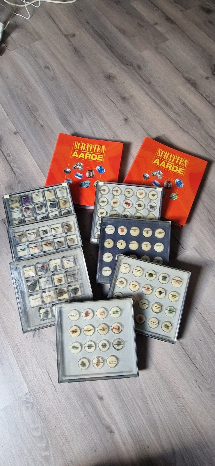 Schatten van de Aarde DeAgostini, 7 cassettes + 2 mappen, Ophalen of Verzenden, Mineraal