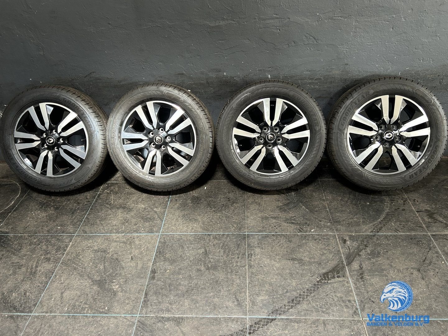 8-9mm! Originele Renault Trafic Facelift 17 inch zwarte velg, Auto-onderdelen, Banden en Velgen, -, -, Banden en Velgen, 17 inch