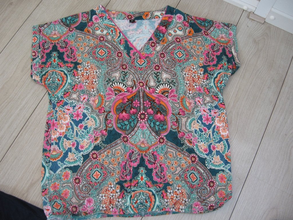 2 Leuke dames shirts maat m 44 samen €10,00 fijn 1 extra., Blauw, Maat 42/44 (L), Ophalen of Verzenden, Zo goed als nieuw