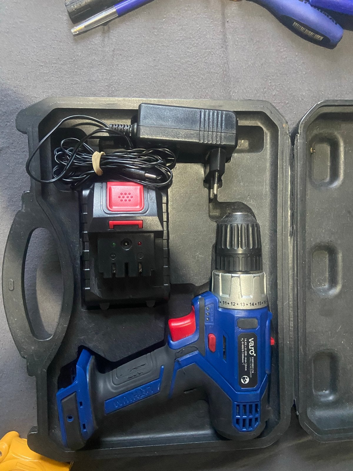 Varo Accuboormachine met oplader en koffer