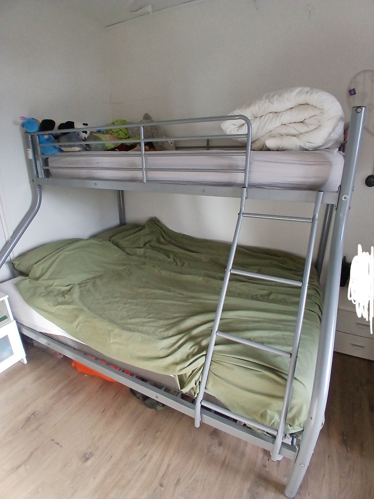 Stevig 3-persoons stapelbed met 140x200 matras, Ophalen, Tweepersoons, 140 cm, Stapelbed