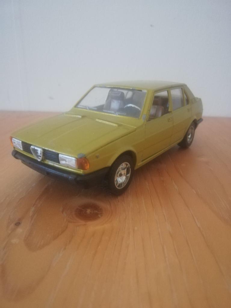 Alfa Romeo giulietta, Hobby en Vrije tijd, Modelauto's | 1:24, Ophalen of Verzenden, Gebruikt, Overige merken