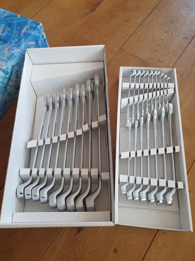 Gedore 1B ringsteeksleutel 26 delige set Nieuw, Auto diversen, Autogereedschap, WerkzRemscheider Str. 149 42899 Remscheid Duitsland