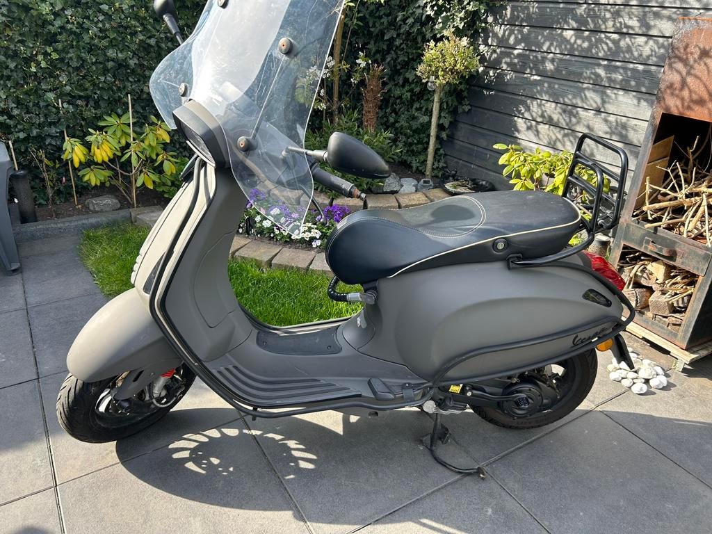 Vespa scooter, Fietsen en Brommers, Brommeronderdelen | Scooters, Ophalen, Zo goed als nieuw, Overige typen, Vespa