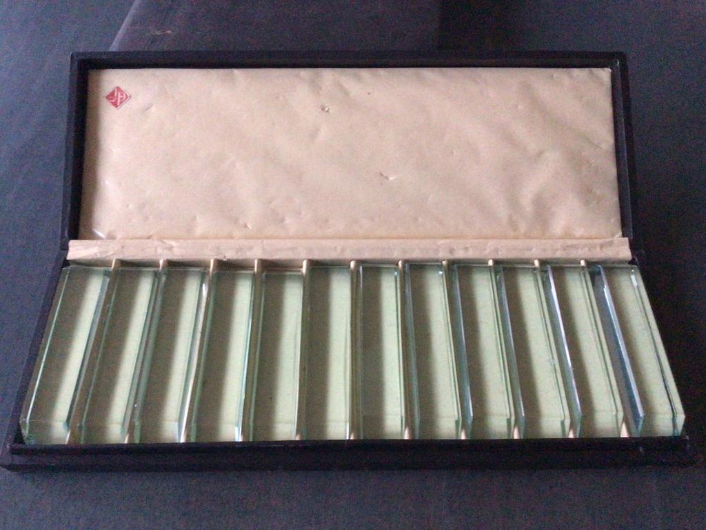 Vintage doos met 12 messenleggers van glas JP, Ophalen of Verzenden