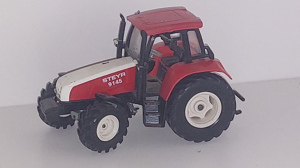 Siku Steyr 9145 rood dakje verbouwd / aangepast, Hobby en Vrije tijd, Modelauto's | 1:32, Ophalen, Zo goed als nieuw, Tractor of Landbouw