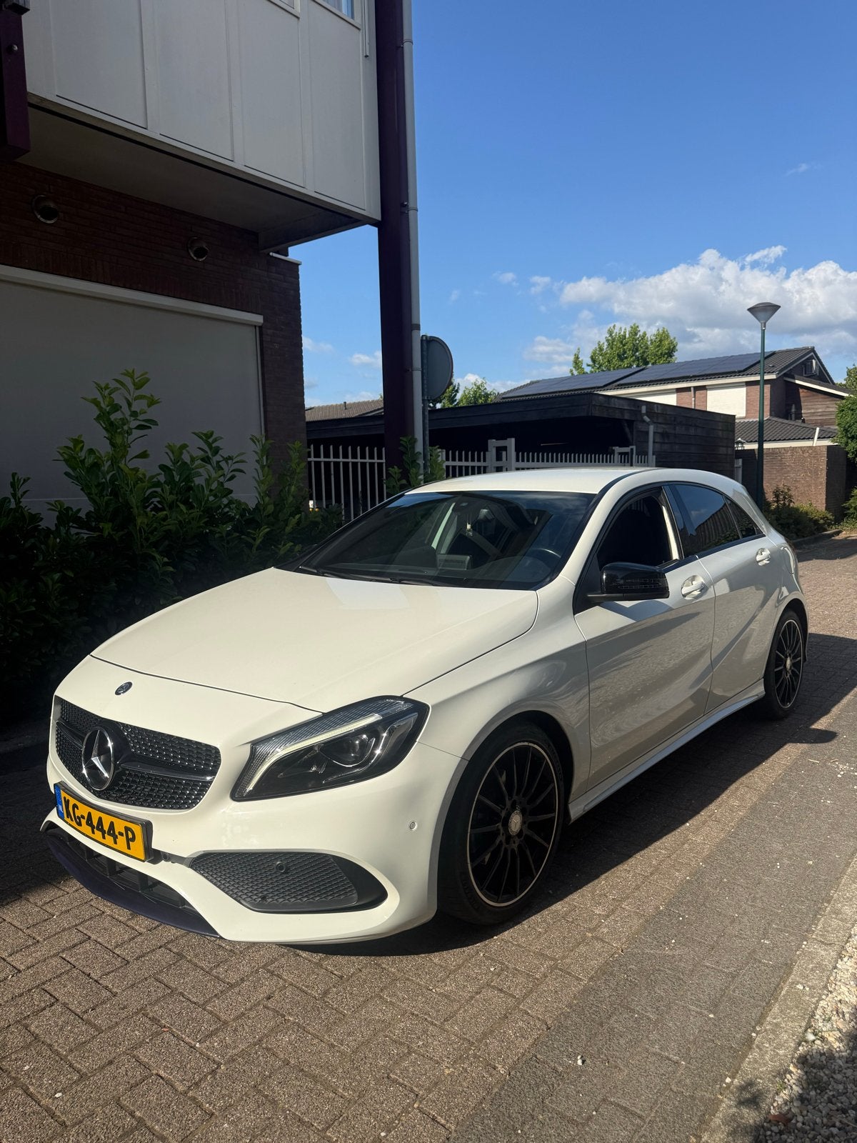 Mercedes-Benz A160 2016 (AMG Night edition), Auto's, Zwart, 4 cilinders, Wit, Handgeschakeld
