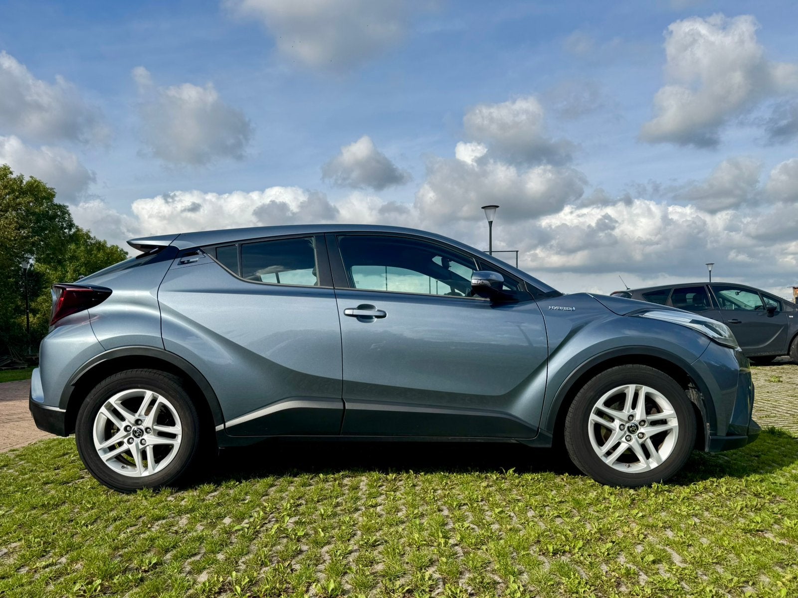 Toyota C-HR 1.8 Hybrid 2020 69000km apple carplay trekhaak, Auto's, 4 cilinders, 98 pk, 75 €/maand, Dealer onderhouden