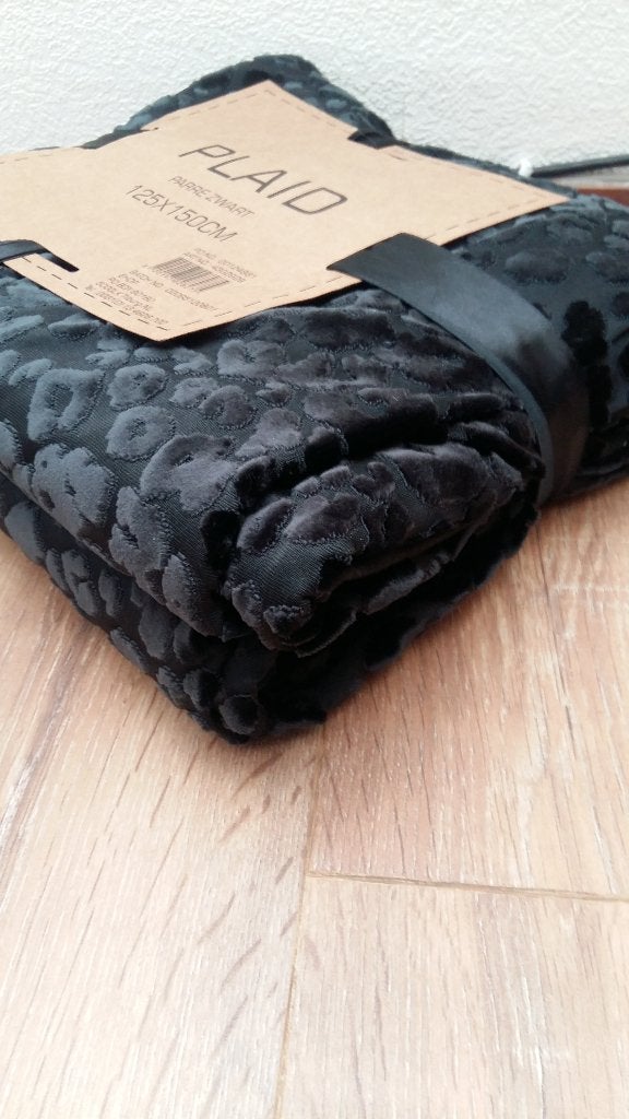 zeer mooie nieuwe zwarte gevoerde warme plaids 125 bij 150, Huis en Inrichting, Ophalen, Nieuw, Plaid, Zwart