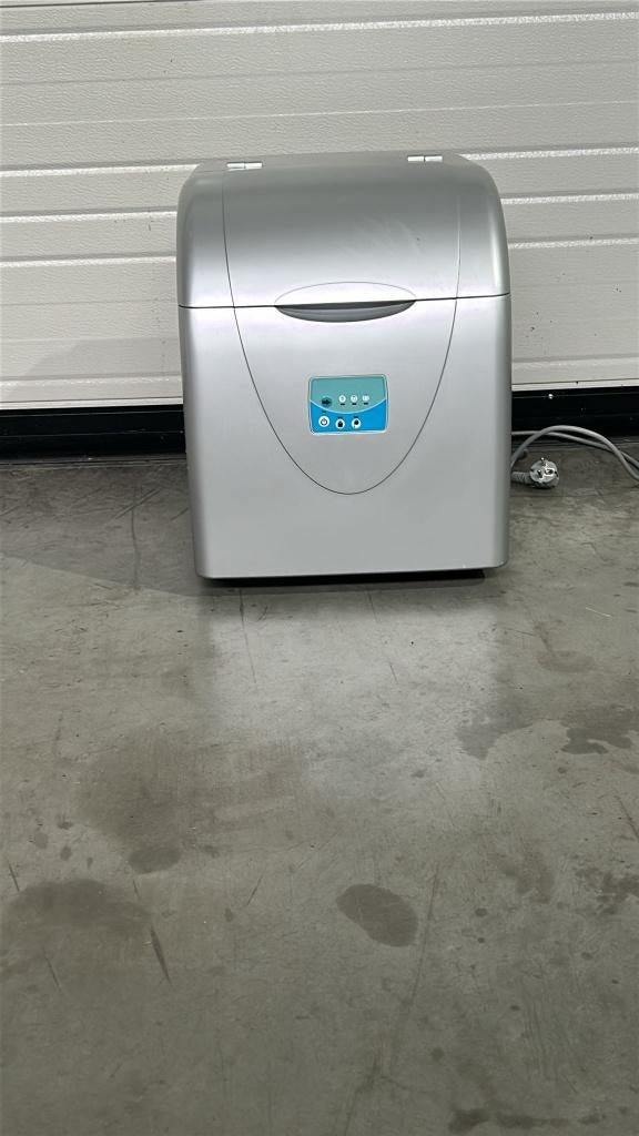 Ijsblokjes machine, Ophalen, Zo goed als nieuw, Zelfvriezend