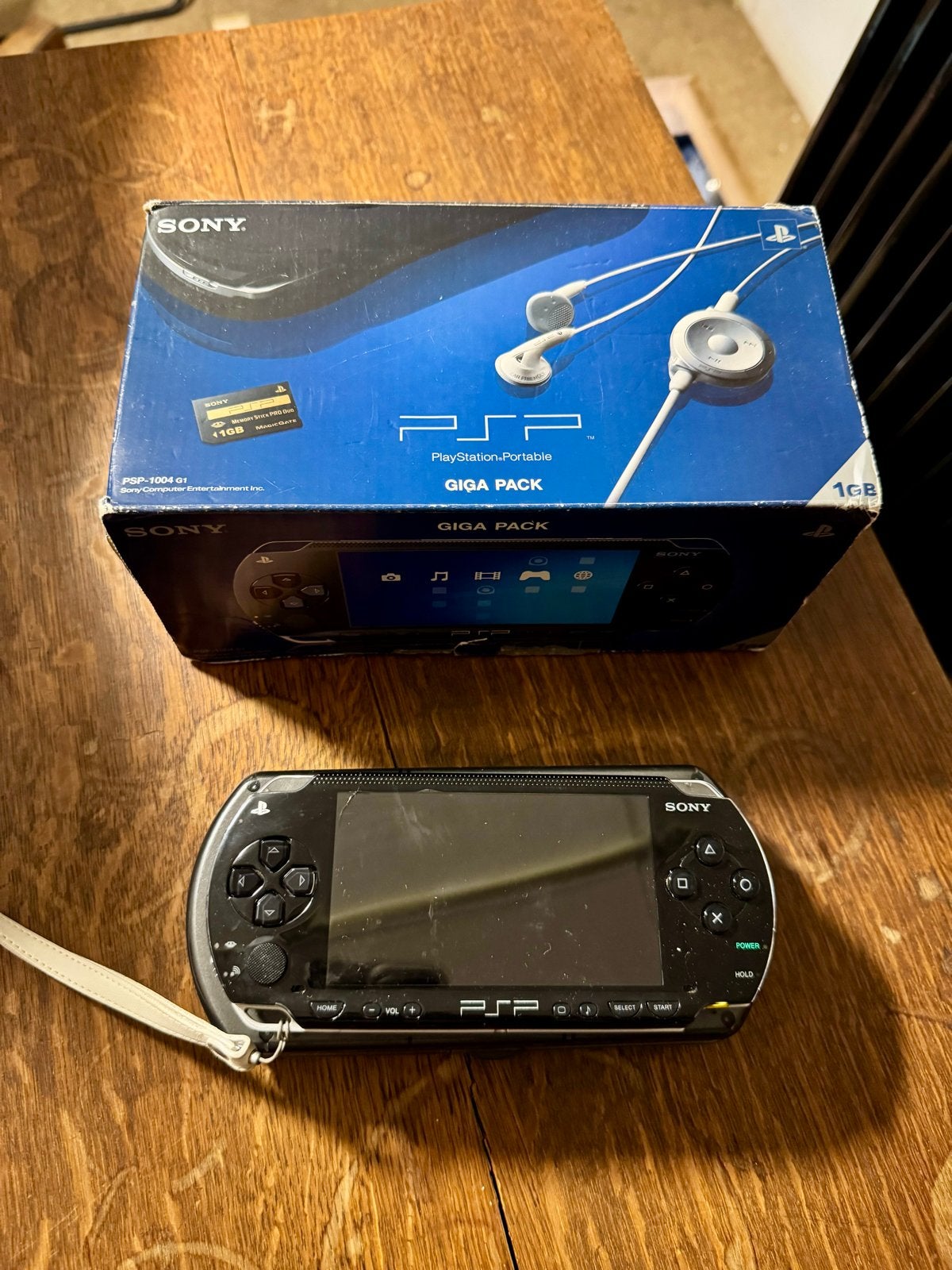 Sony PSP Giga Pack met 1GB Memory Stick en 9 games, Spelcomputers en Games, Spelcomputers | Sony PSP, Zwart, Ophalen of Verzenden