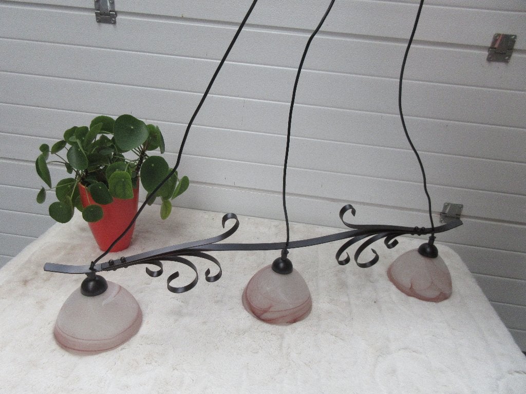 hanglamp van smeedijzer met 3 glazen kapjes, Ophalen, Gebruikt, Glas