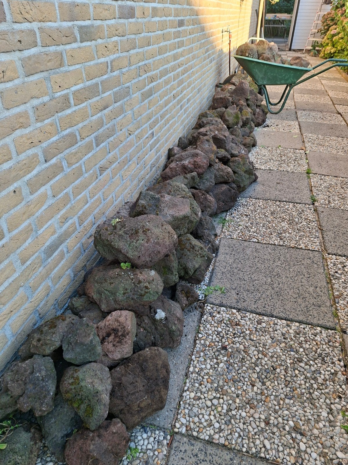 6 grote kruiwagens vol lavastenen lavasteen, vijverrand, Ophalen, Gebruikt, Bruin, Kei