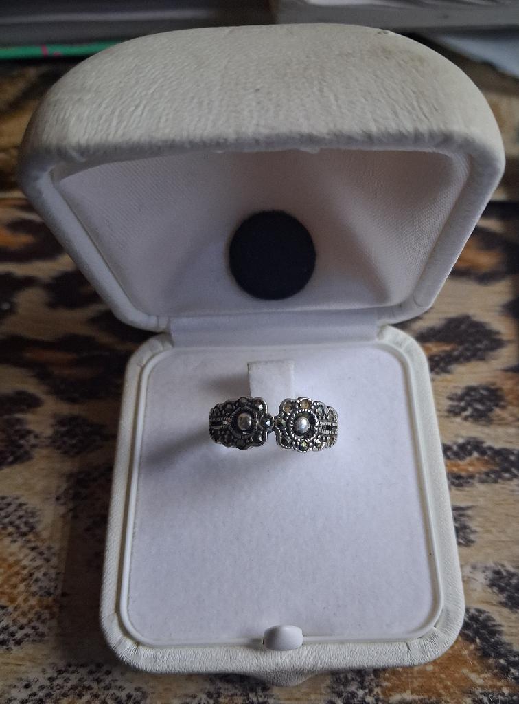 Mooie zilveren ring met marcasiet, Gebruikt, Ophalen of Verzenden, 17 tot 18, Dame