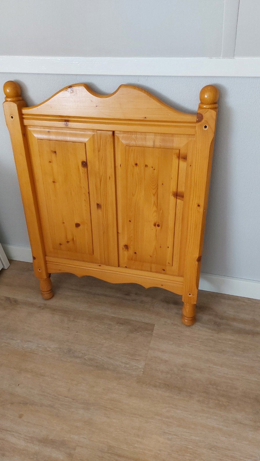 Grenen babybedje met verstelbare bodem en wandplank, Kinderen en Baby's, Ophalen, Gebruikt, Ledikant