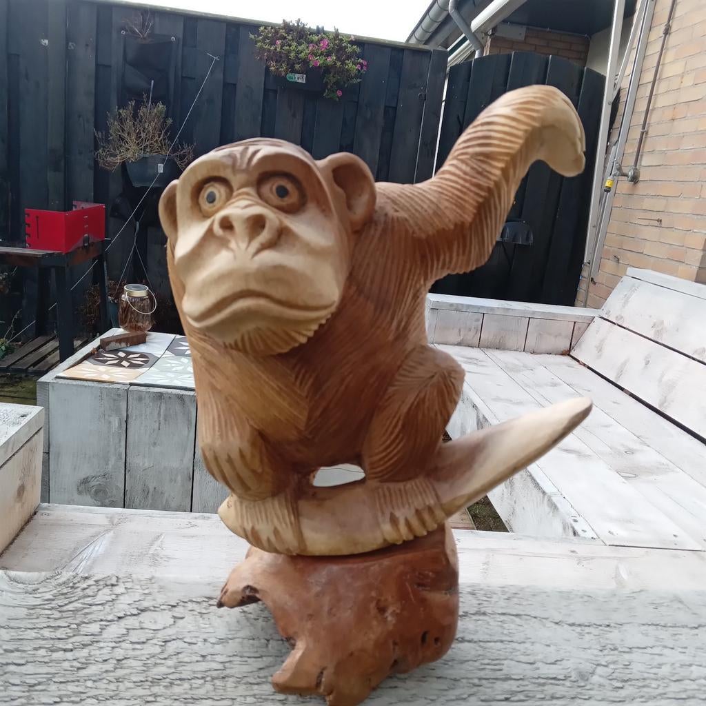 Handgemaakt houten beeldje van een aap uit Indonesië, Ophalen, 20 - 50 cm, Beeld, Hout