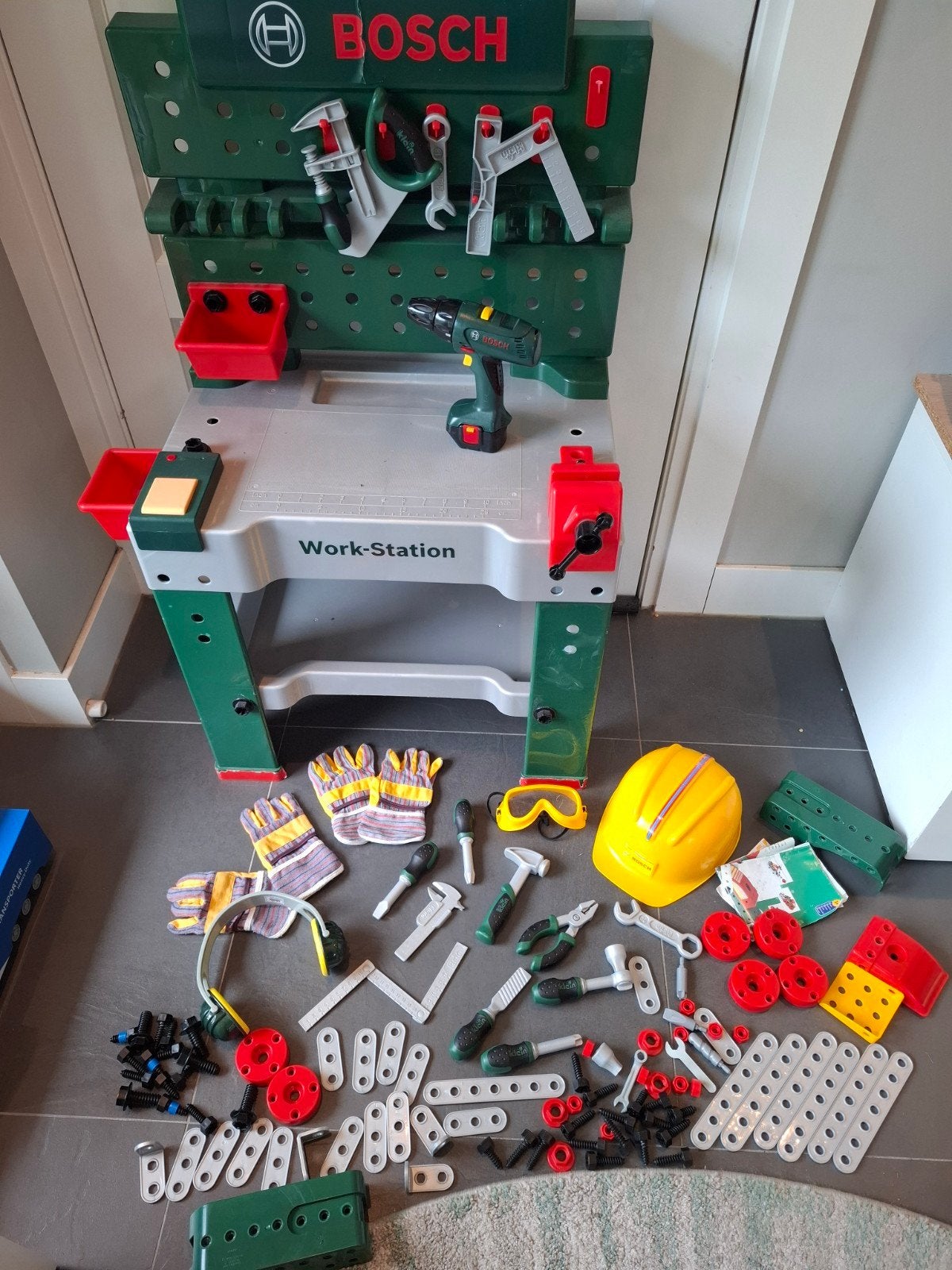Bosch Kinder Werkbank met Uitgebreide Accessoires, Kinderen en Baby's, Ophalen, Gebruikt, Bouwen