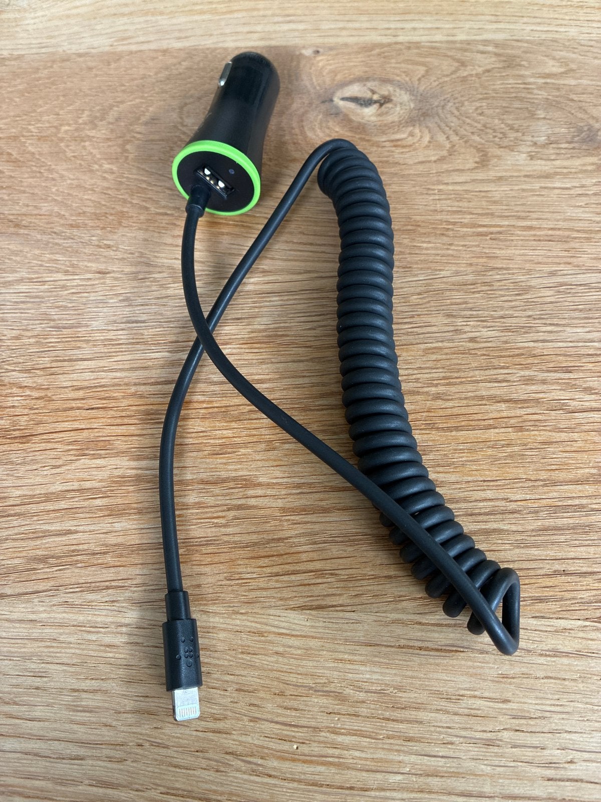 Auto oplader met Lightning-kabel en usb poort, Ophalen, Gebruikt