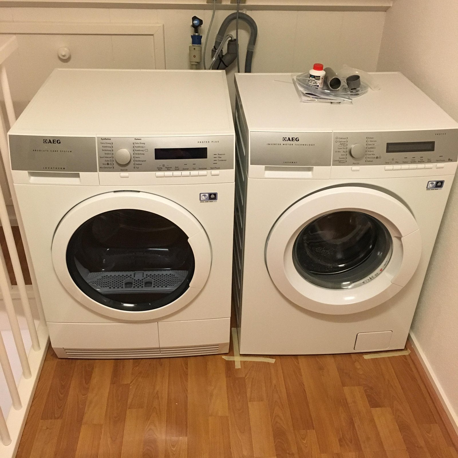 Werkende wasmachine en droger, Ophalen, Zo goed als nieuw, 1200 tot 1600 toeren, 85 tot 90 cm