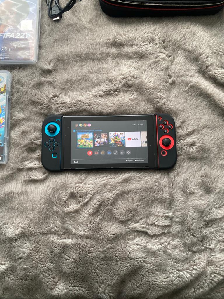 Nintendo Switch met 1 controller en 3 games, Spelcomputers en Games, Spelcomputers | Nintendo Switch Lite, Ophalen, Overige kleuren