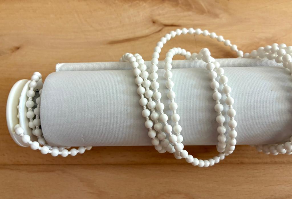 Ikea rolgordijn verduisterend wit in prima staat, Huis en Inrichting, Stoffering | Gordijnen en Lamellen, Ophalen of Verzenden