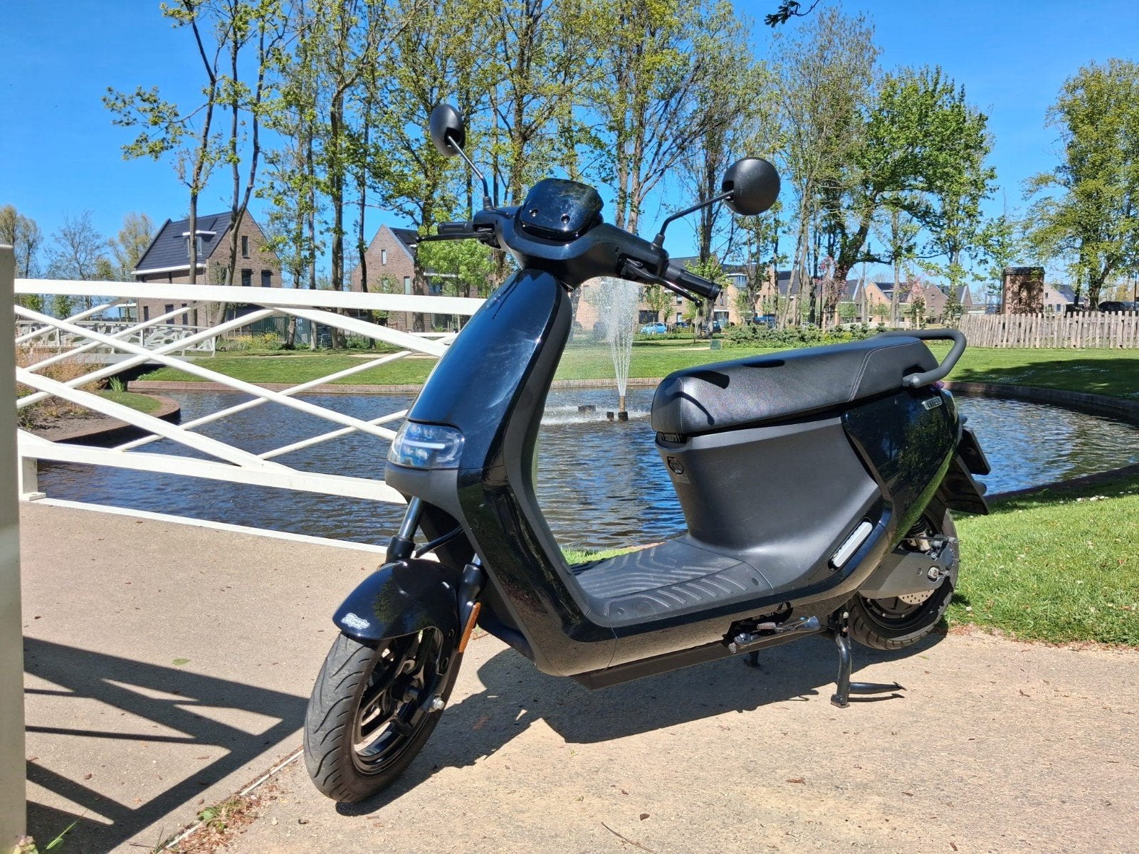 UNIEKE ZWARTE E110S/E125S SEGWAY GEEL KENTEKEN, Fietsen en Brommers, Scooters | Overige merken, Ophalen