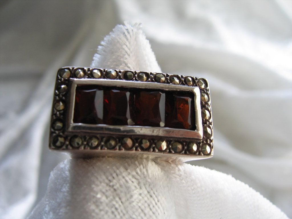 Mooie Zilveren Ring met Granaten en Markasietjes - maat 17, Ophalen of Verzenden, Zilver, Ring, Met edelsteen
